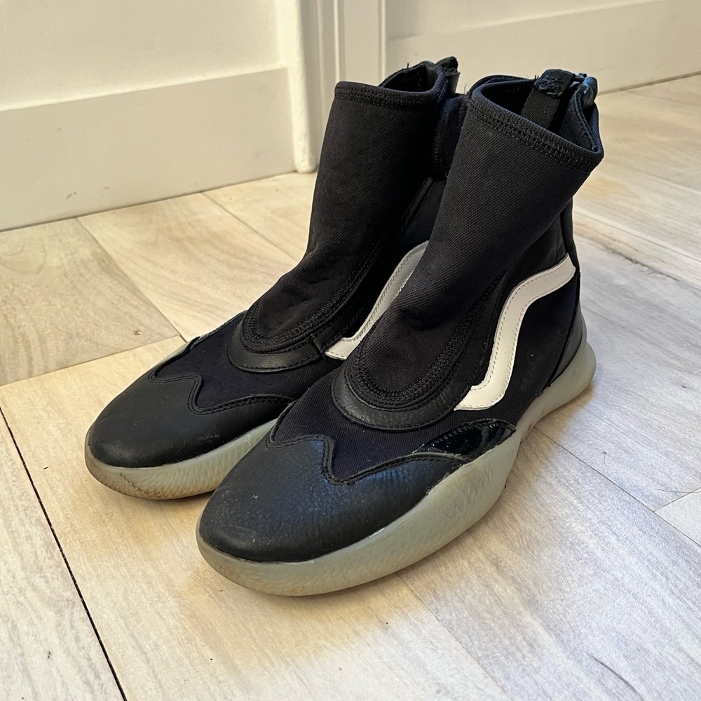 Vans Off the Wall Velcro boot
Used in good conditiom